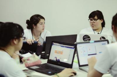  image linking to APC members in 2016: Women’s hackathon for greener ICT 